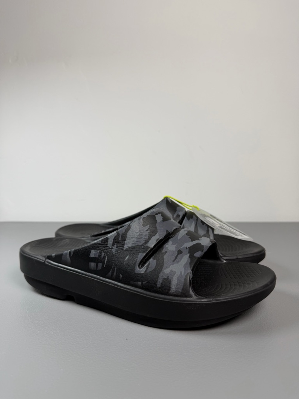 New OOFOS OOAHH Sport Slides Black Camo Recovery Slip On Sandal M7/W9 - Picture 2 of 11
